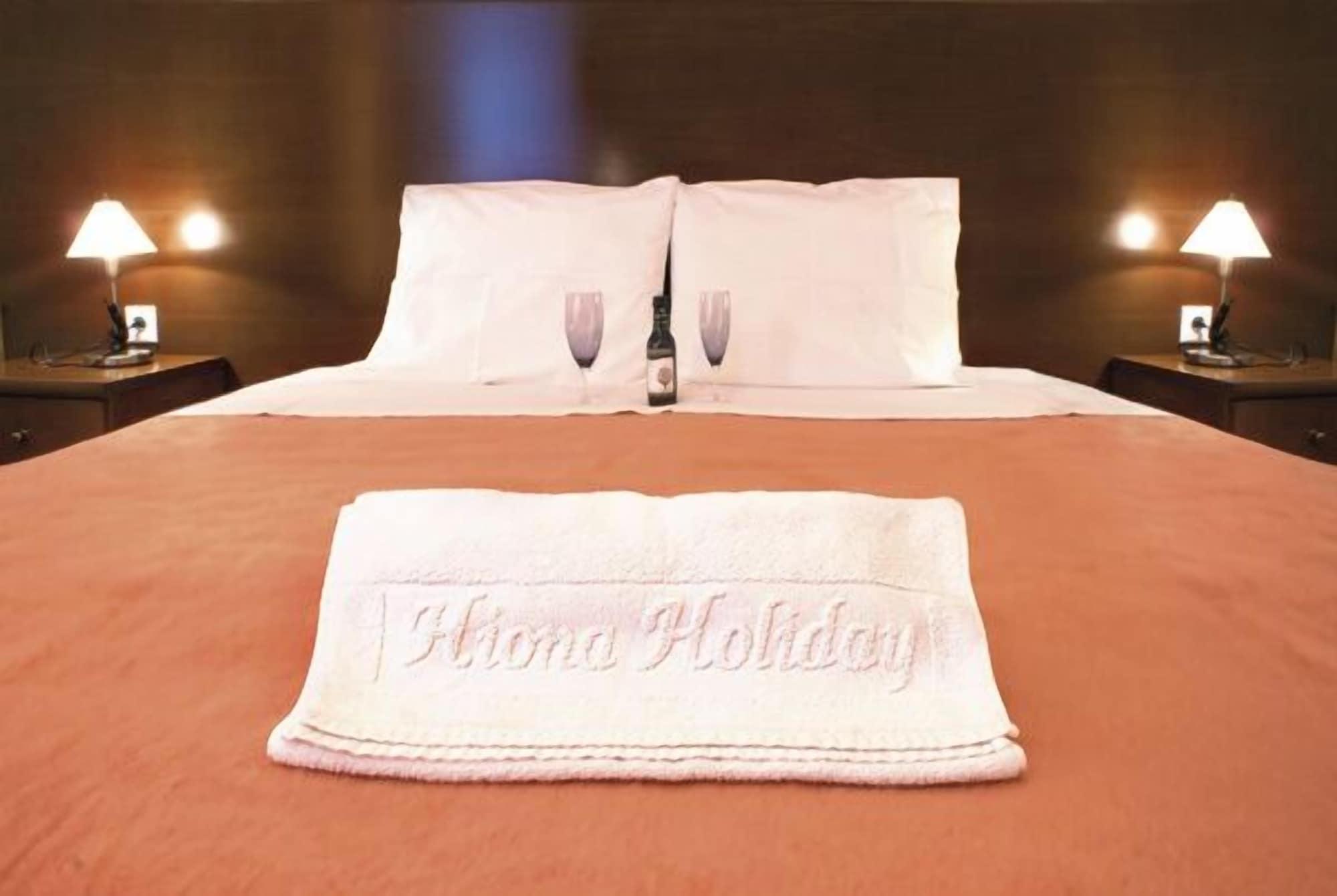 Hiona Holiday Hotel パレカストロ エクステリア 写真